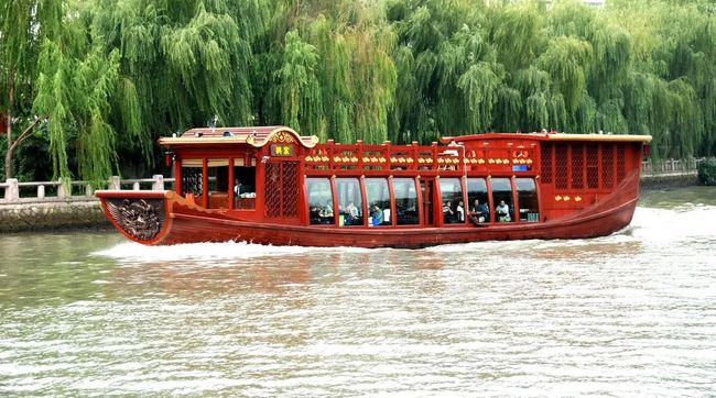 乘坐运河中式画舫游船，一场不一样的运河之旅