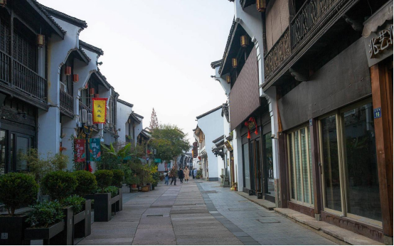 杭州有条老街记录着枕河而居的老杭州故事…市中心还有这样静谧文艺的好去处？