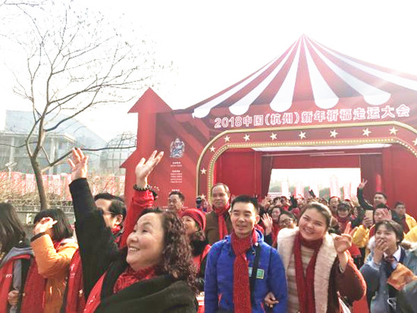 你如何迎接2018的第一天？他们选择在京杭大运河边健步走6公里